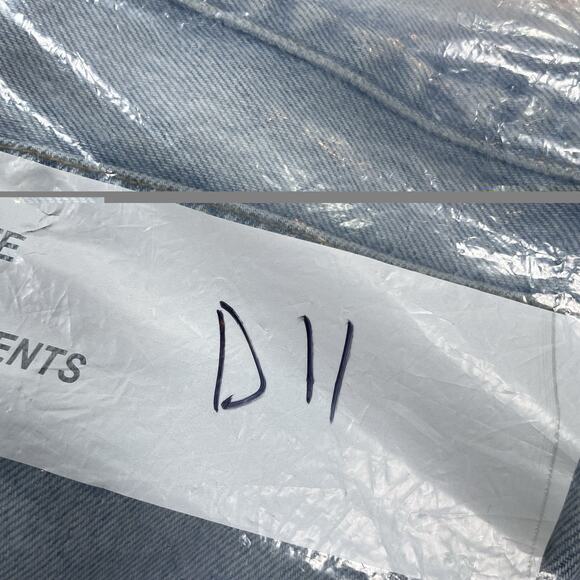 AGOLDE Women Jean Shorts Size 27 Blue Button Fry Distressed Denim 5" Inseam D11 - Picture 8 of 8